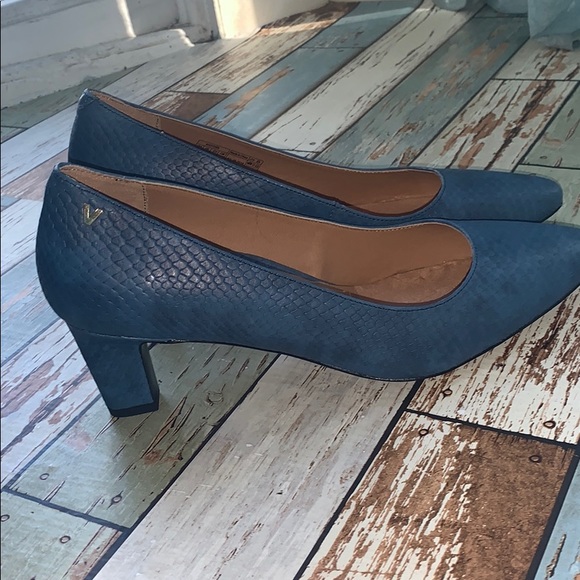 mia block heel vionic